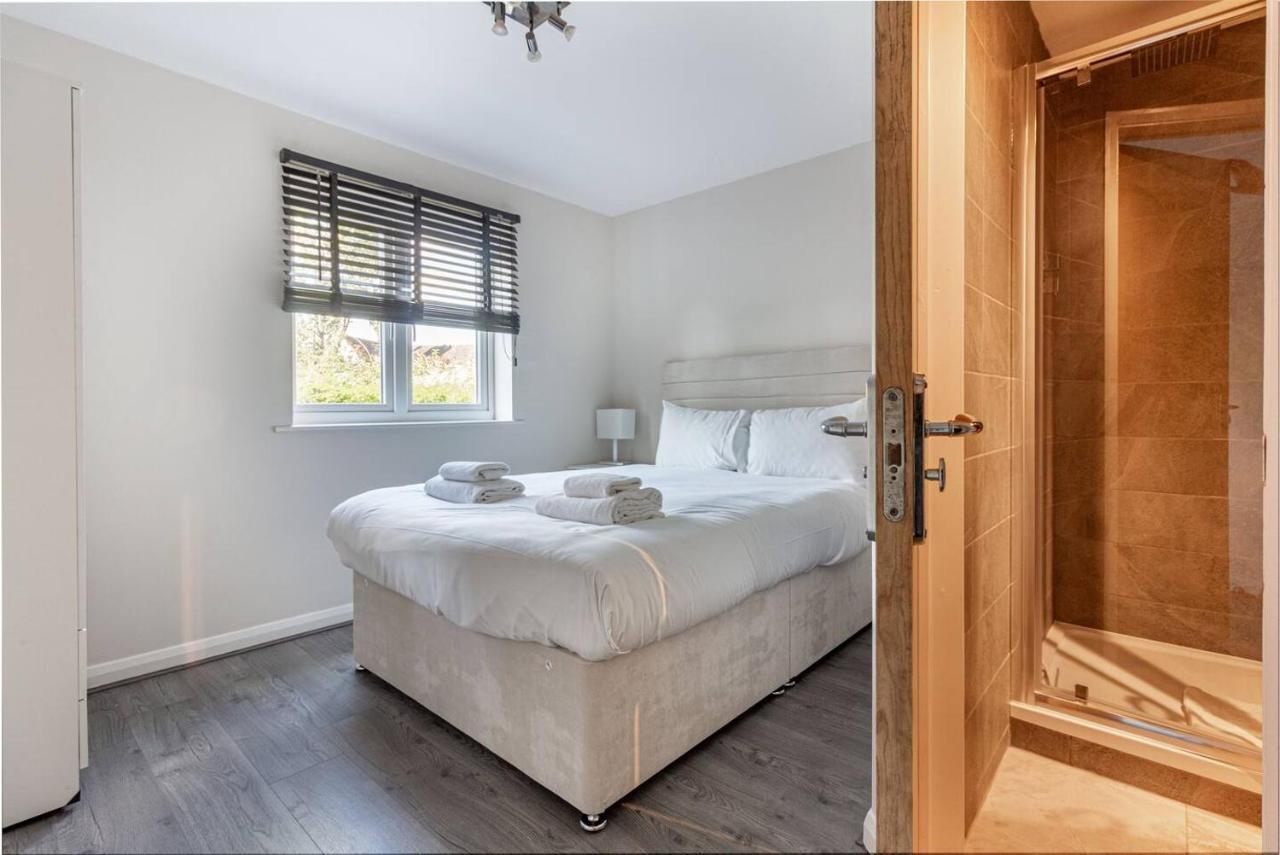 Lovely 2Bed Apt In Redditch, Free Wi-Fi & Parking Exterior photo